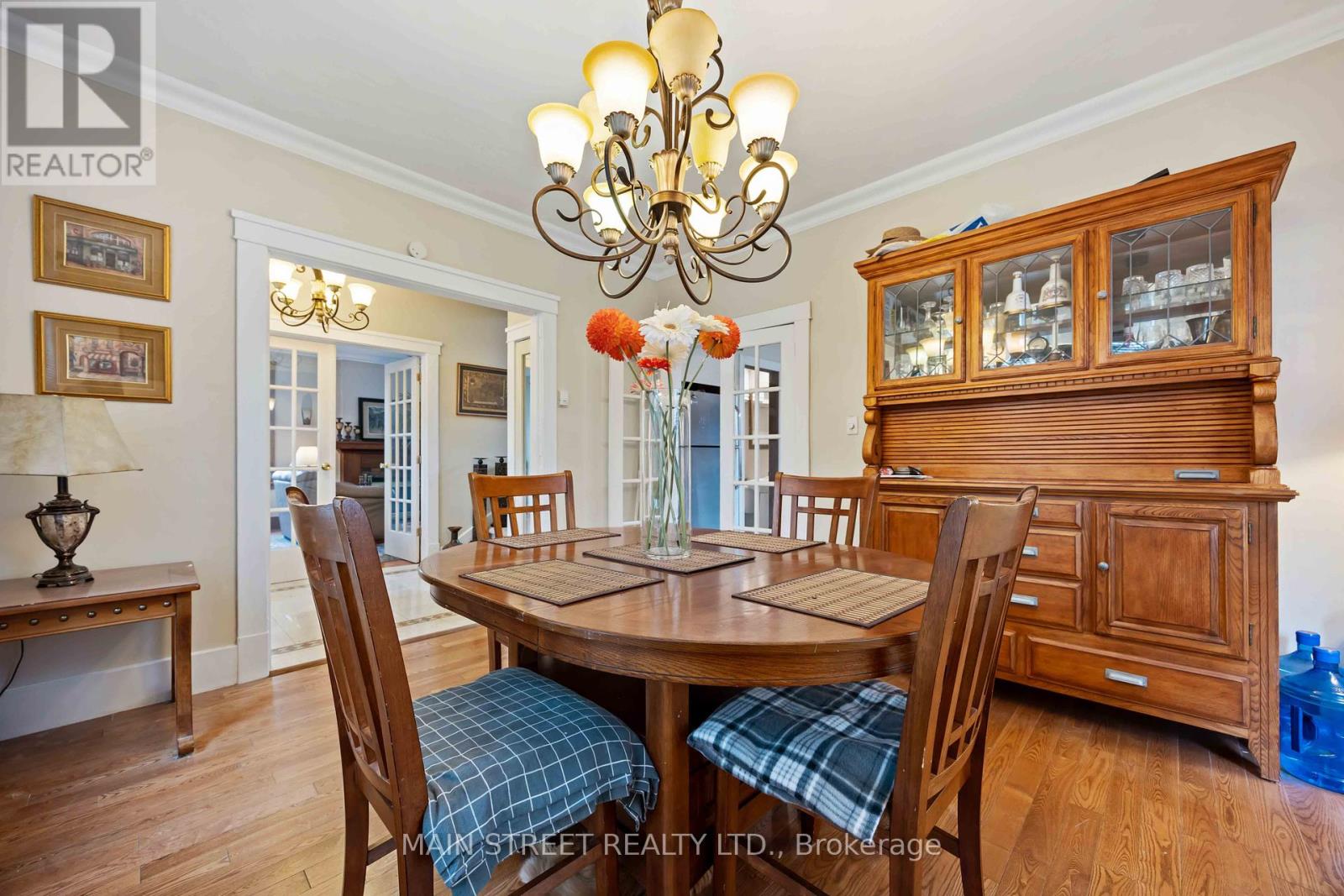 Photo 3 of 194 London Road, Sarnia ON