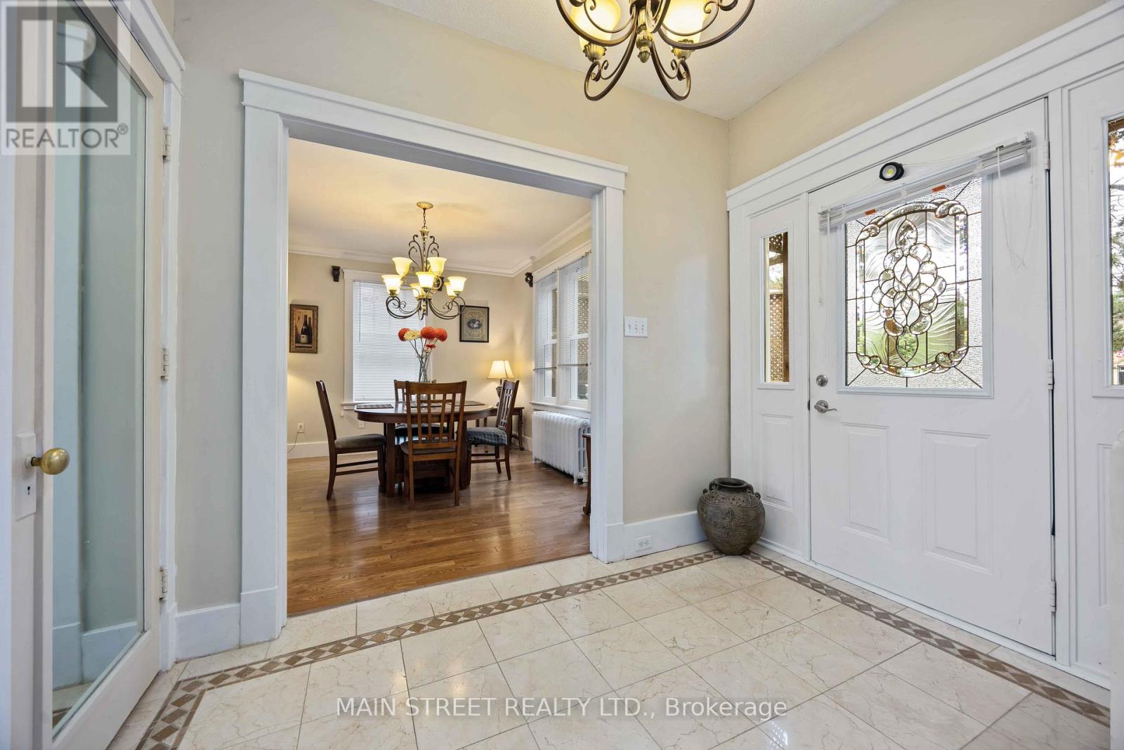 Photo 15 of 194 London Road, Sarnia ON