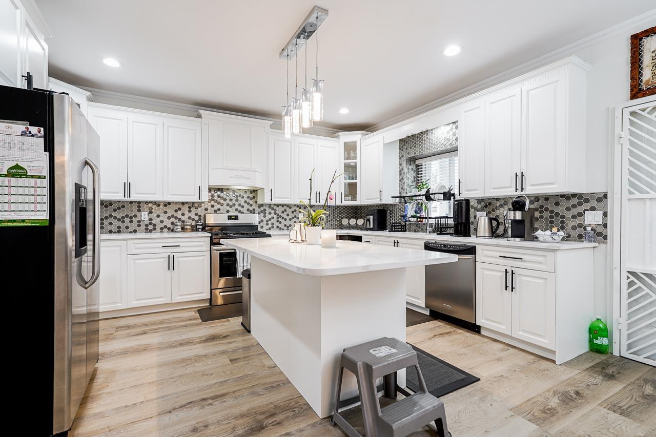 Photo 10 of 14536 83 Avenue, Surrey BC