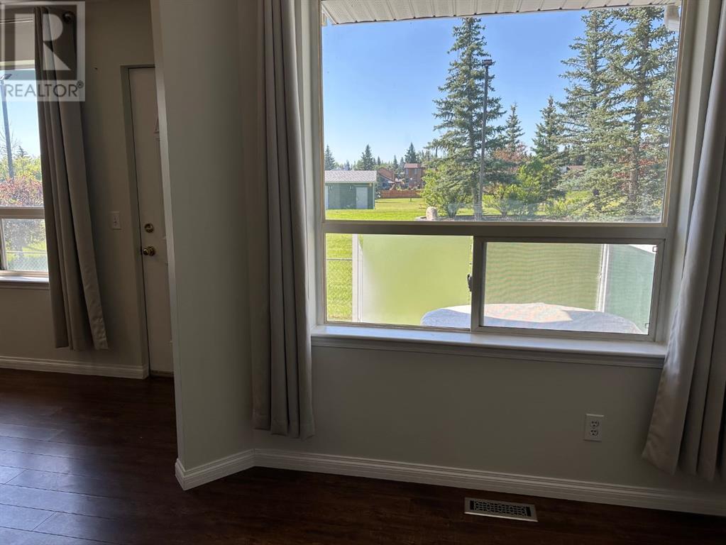 Single Family House for Sale in  Sandpiper Lane NW Sandstone Valley Calgary 