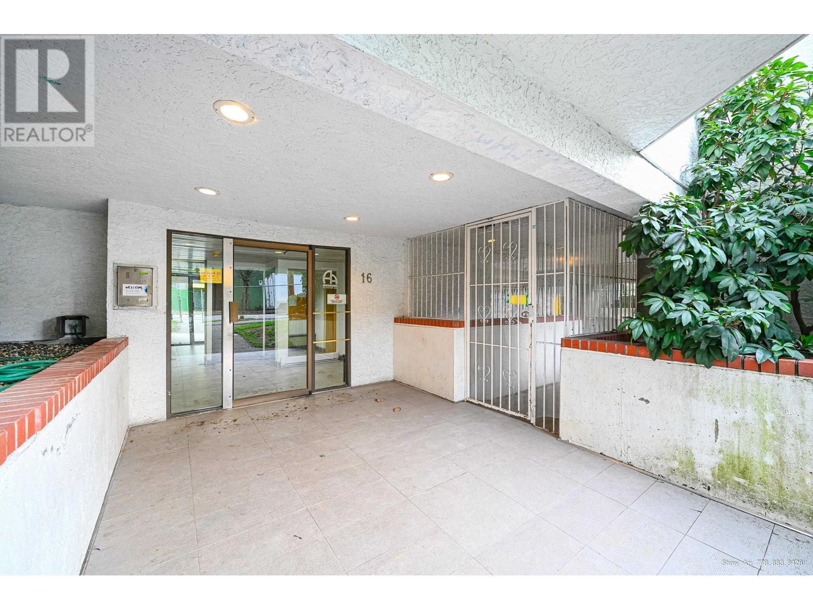 Photo 3 of 406 16 Lakewood Drive, Vancouver BC