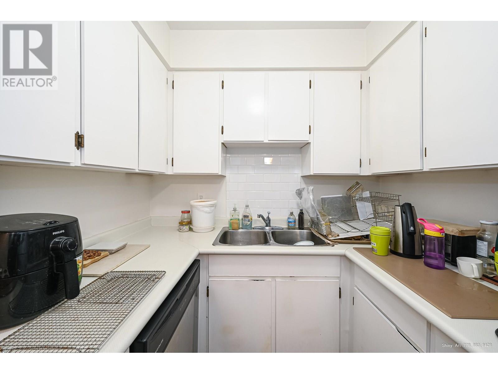 Photo 21 of 406 16 Lakewood Drive, Vancouver BC