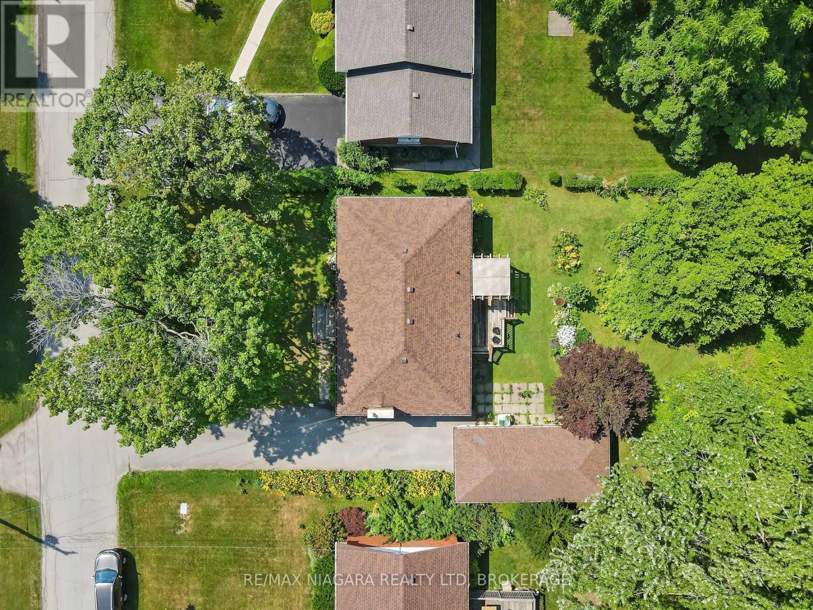 Photo 5 of 22 Lorimer Street, Pelham ON