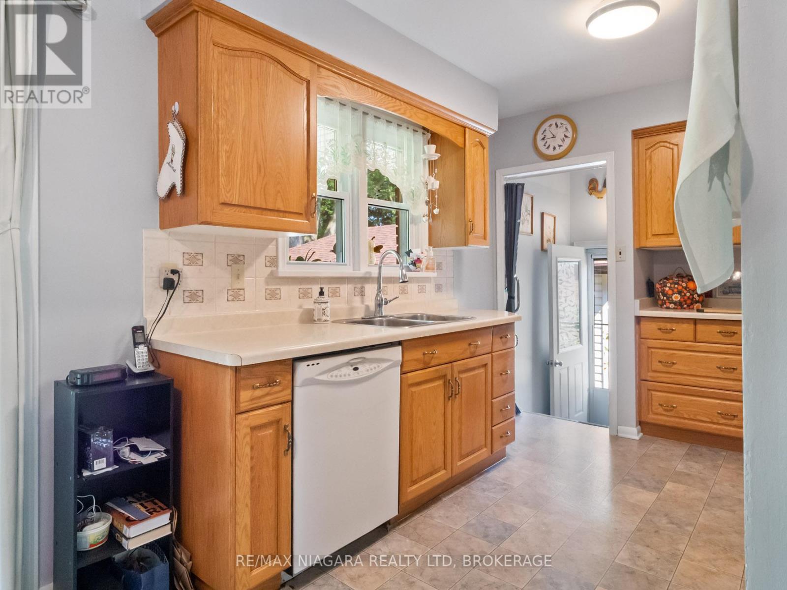 Photo 4 of 22 Lorimer Street, Pelham ON