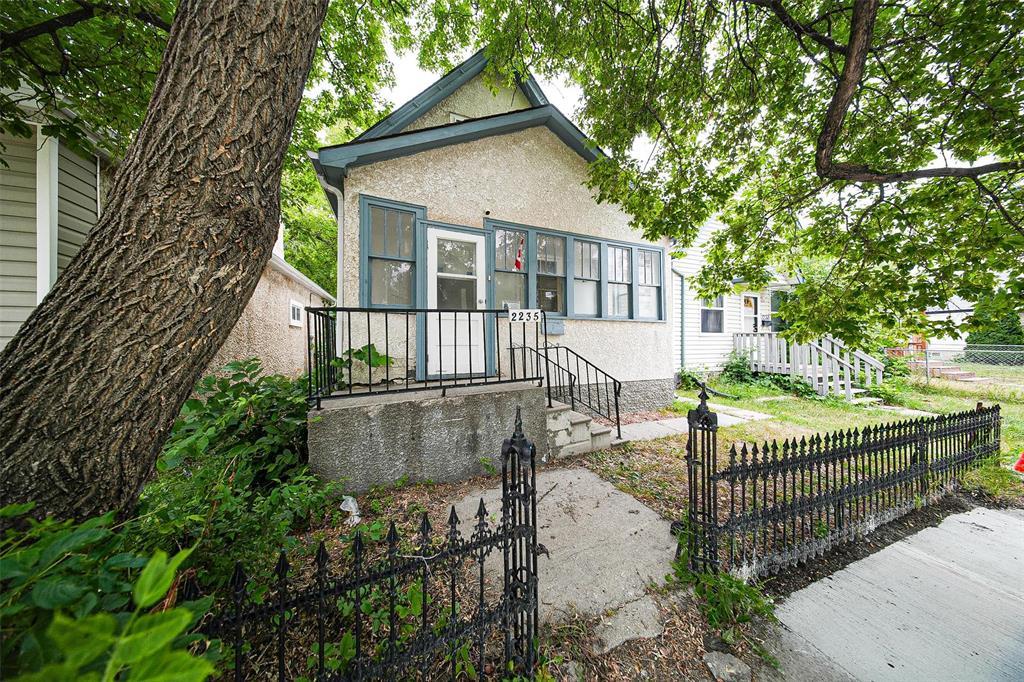 Photo 2 of 2235 Gallagher Avenue, Winnipeg MB