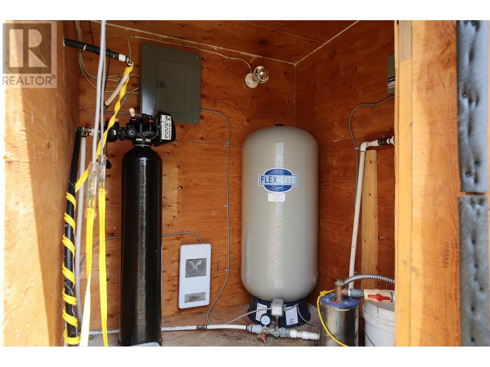 3165 NIQUIDET STREET, Horsefly