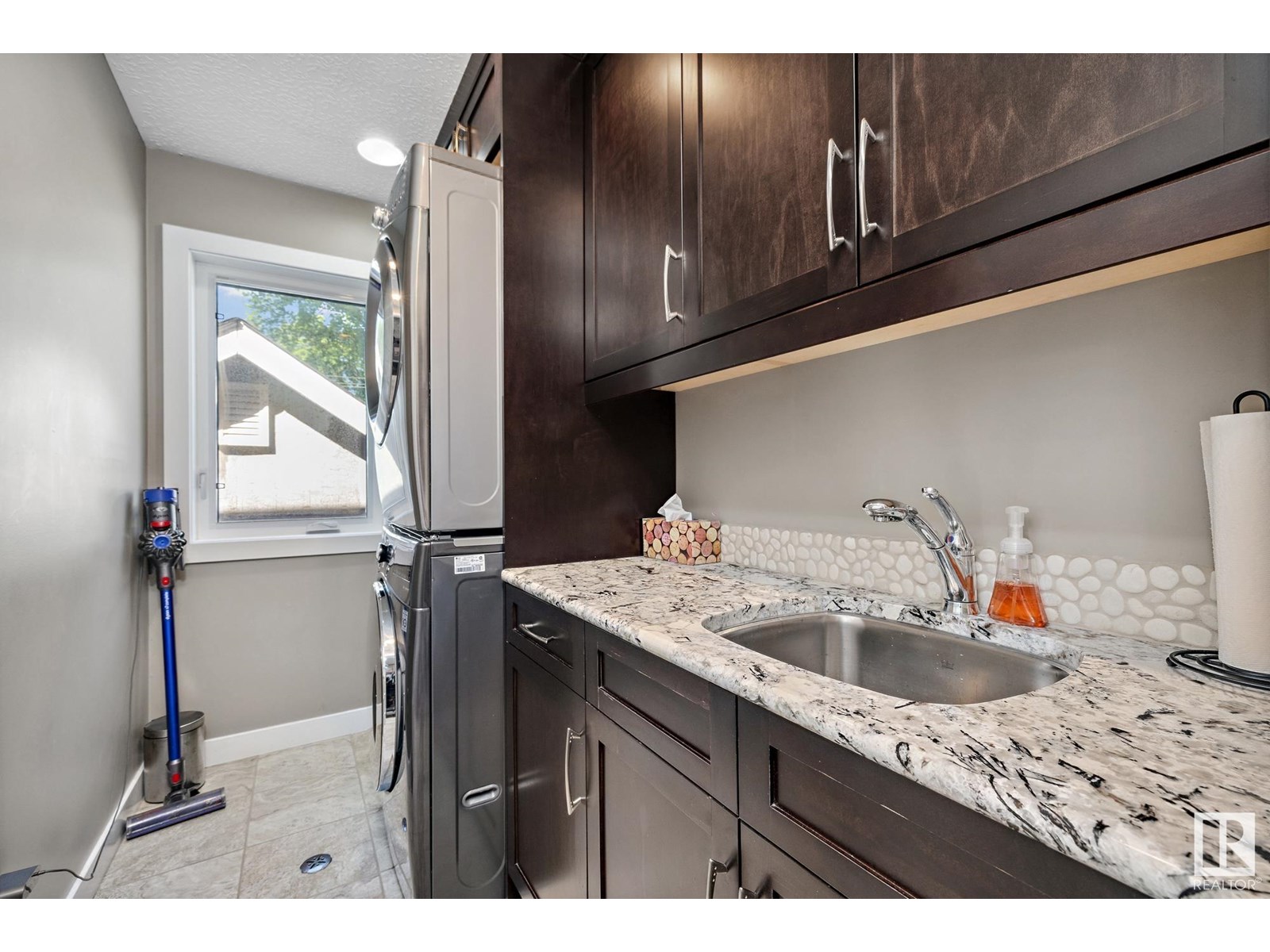 Photo 40 of 6520 111 Av Nw, Edmonton AB