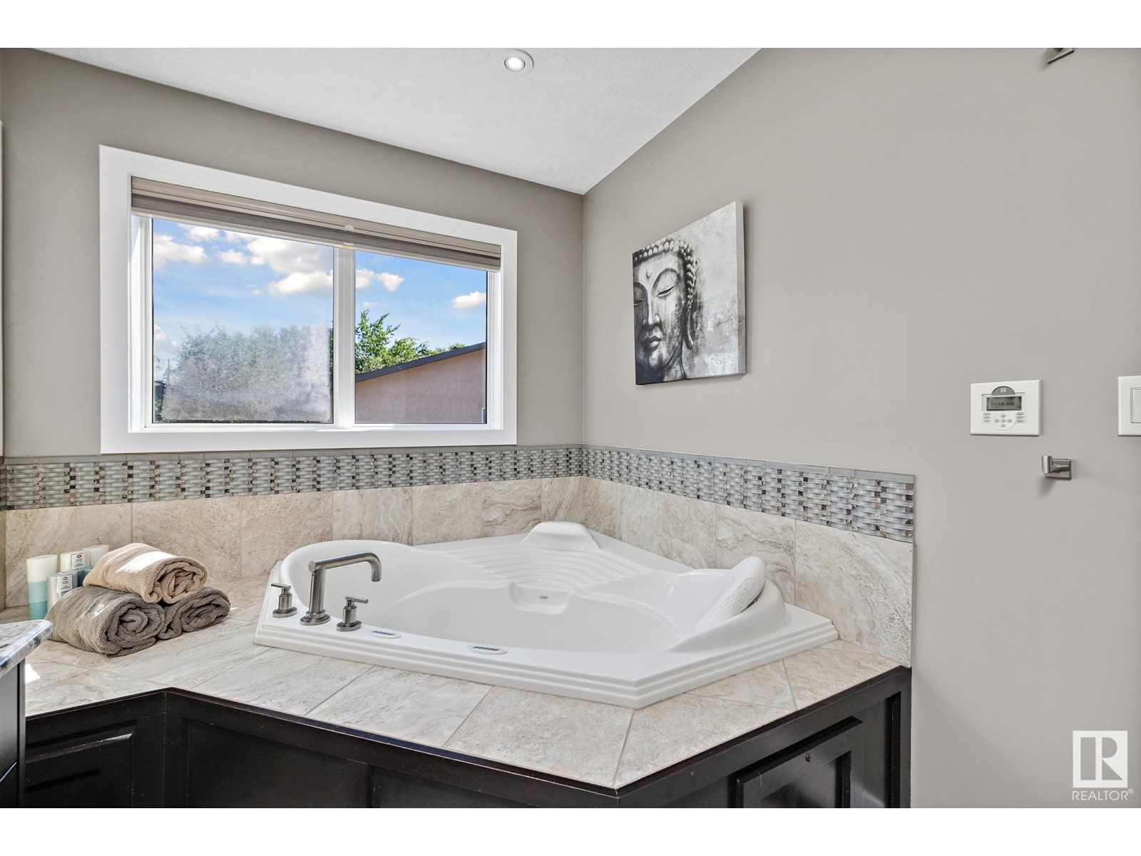 Photo 37 of 6520 111 Av Nw, Edmonton AB