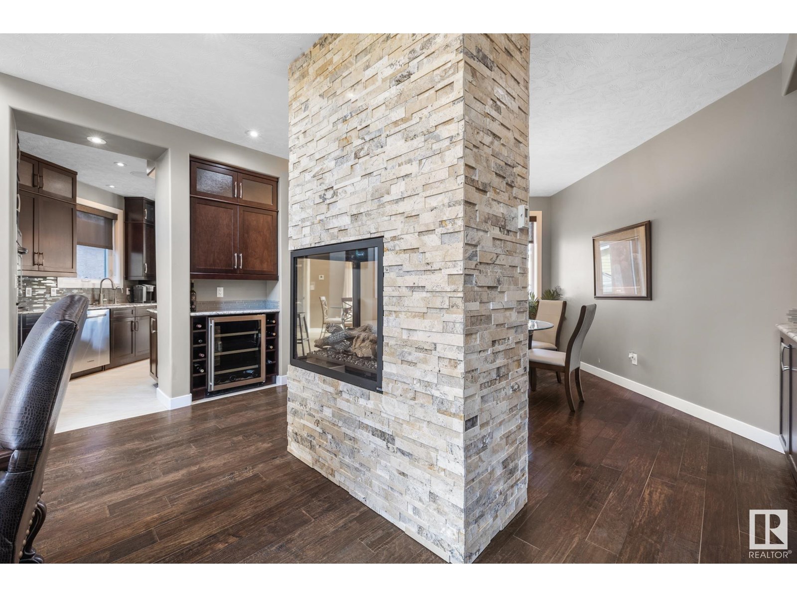 Photo 10 of 6520 111 Av Nw, Edmonton AB