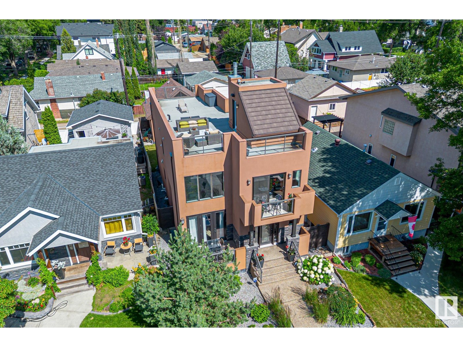 Photo 1 of 6520 111 Av Nw, Edmonton AB