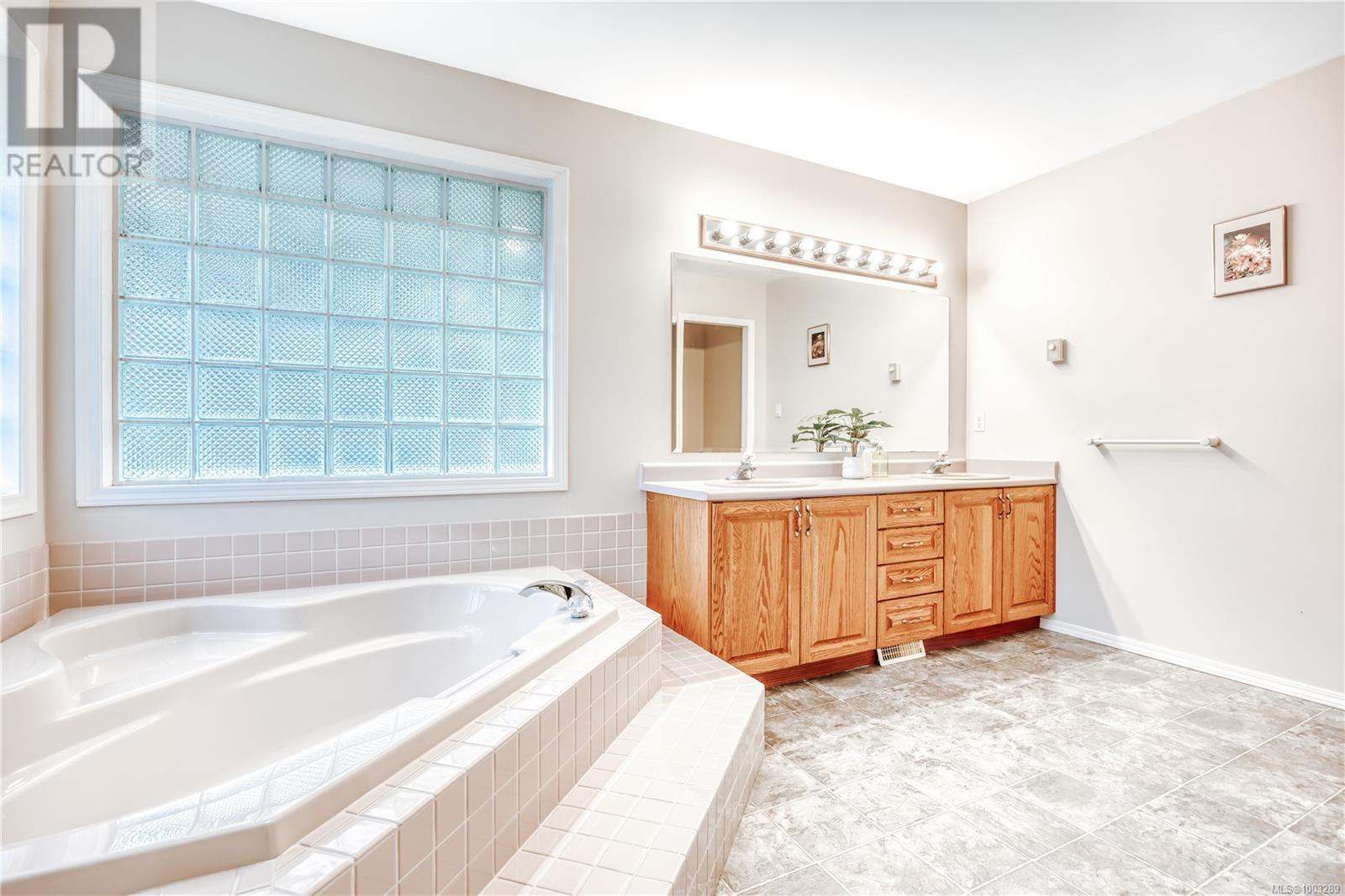 5352 Coastview Pl, Nanaimo