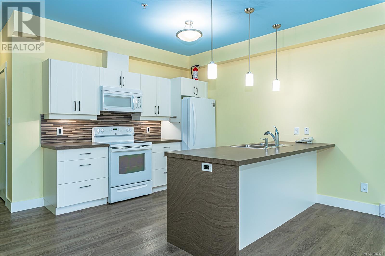 Photo 2 of 203 5822 Garden St, Duncan BC