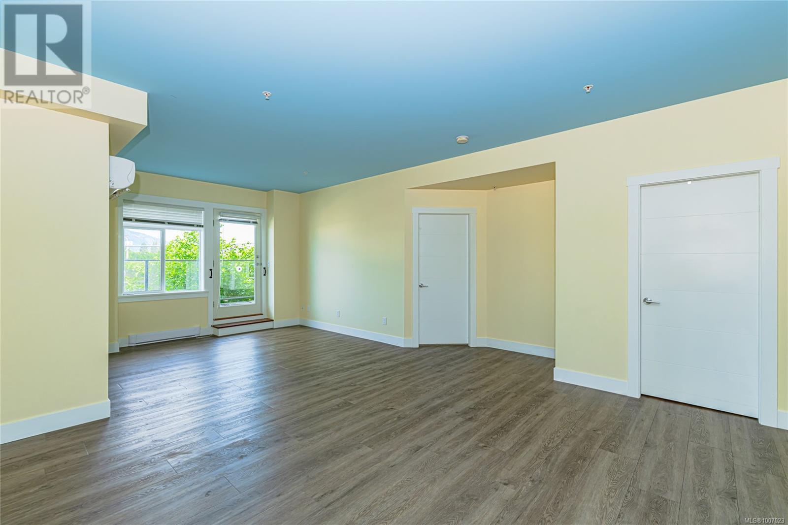 Photo 12 of 203 5822 Garden St, Duncan BC