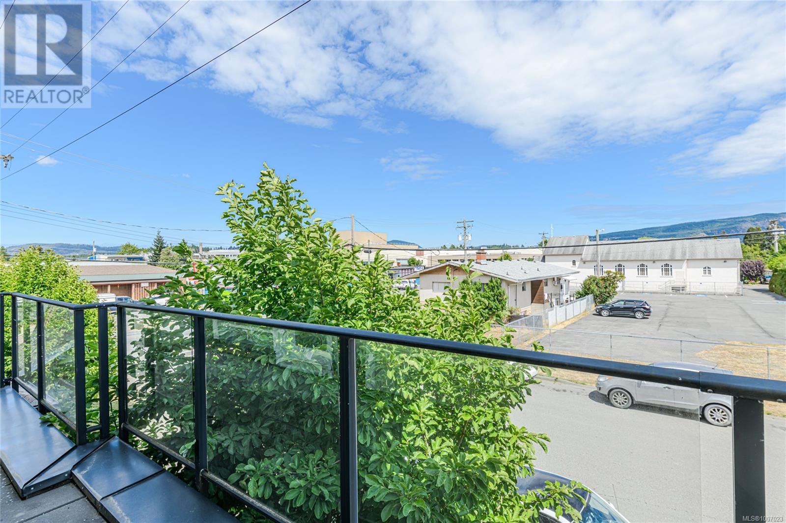 Photo 3 of 203 5822 Garden St, Duncan BC