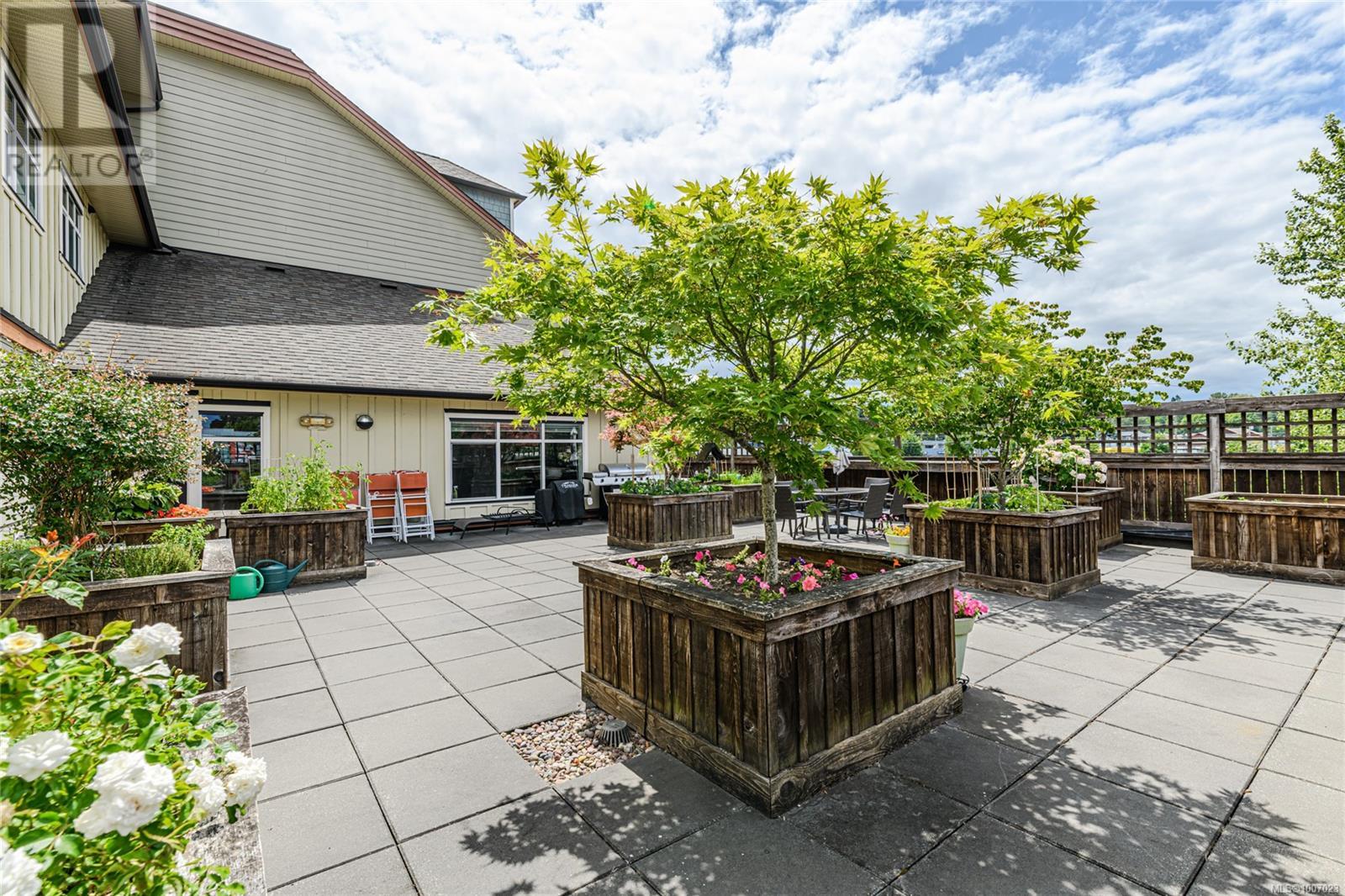Photo 37 of 203 5822 Garden St, Duncan BC