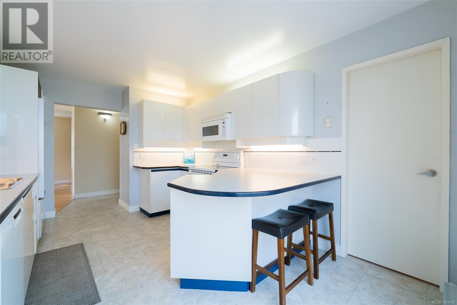 #101 145 NEWCASTLE AVE - Image 5