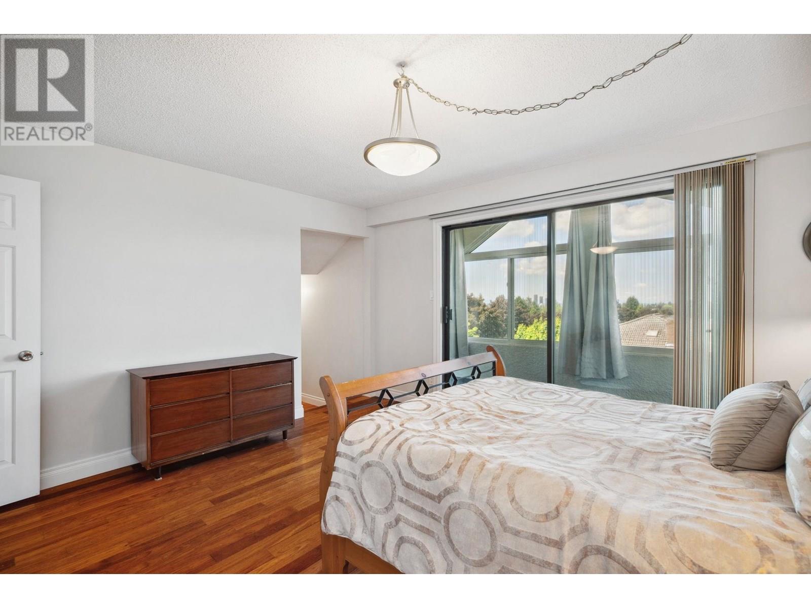 Photo 10 of 7347 Queenston Court, Burnaby BC