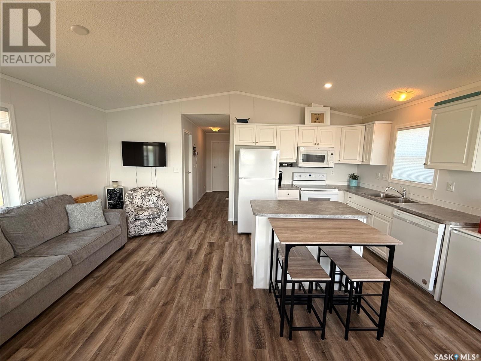 Photo 8 of 11 Lakeview Drive, Webb Rm No 138 SK