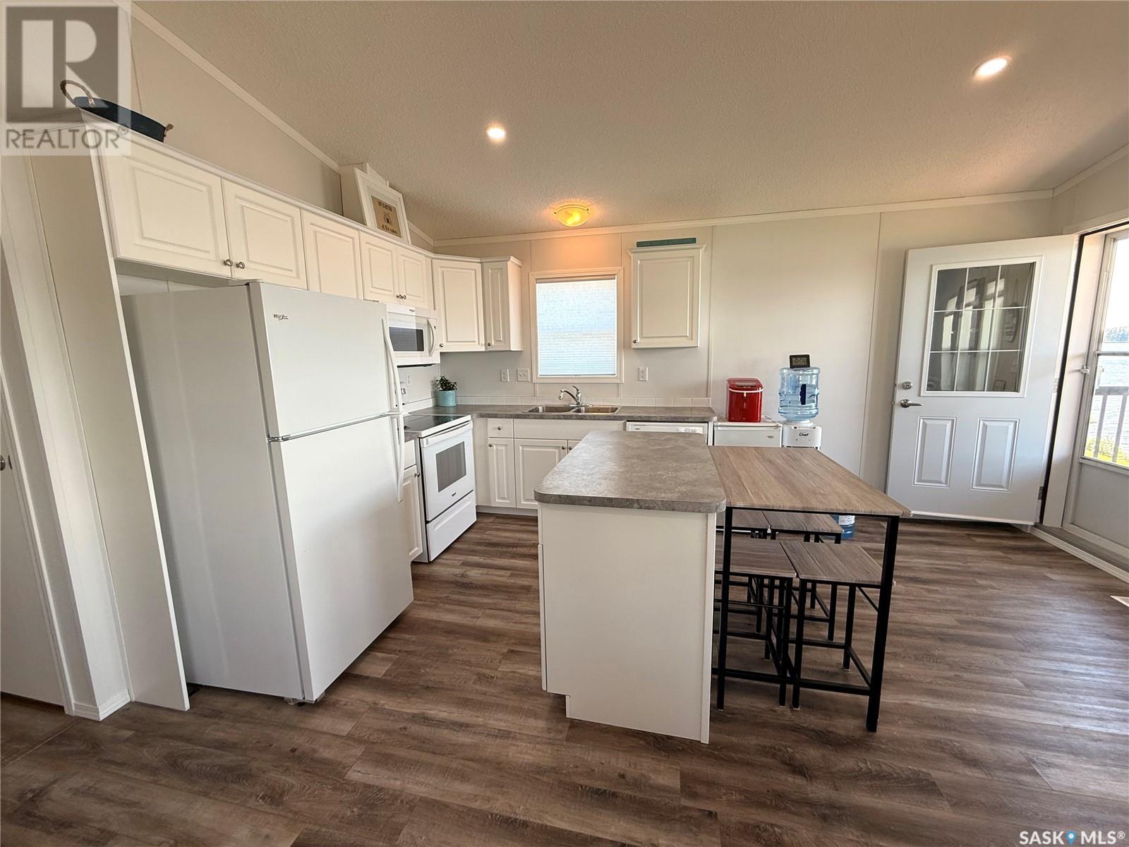 Photo 9 of 11 Lakeview Drive, Webb Rm No 138 SK