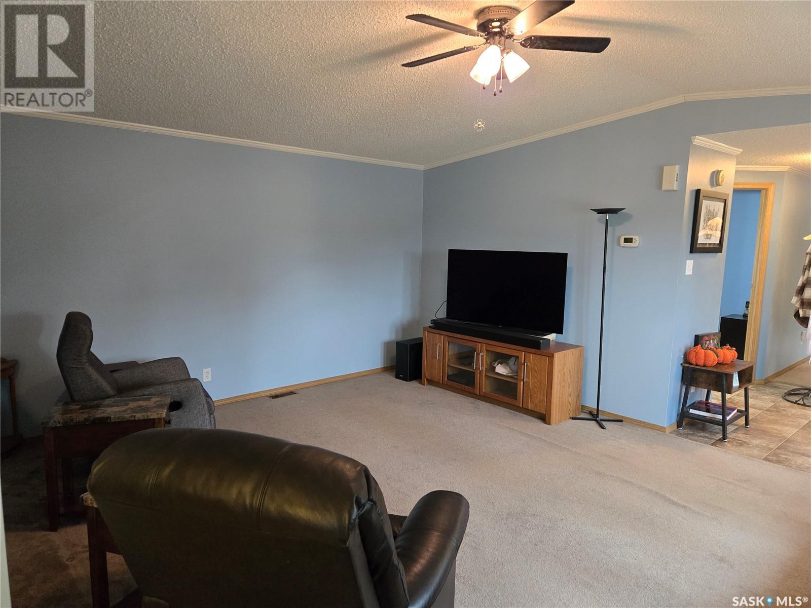 Photo 10 of 112 2nd Avenue, Macrorie SK