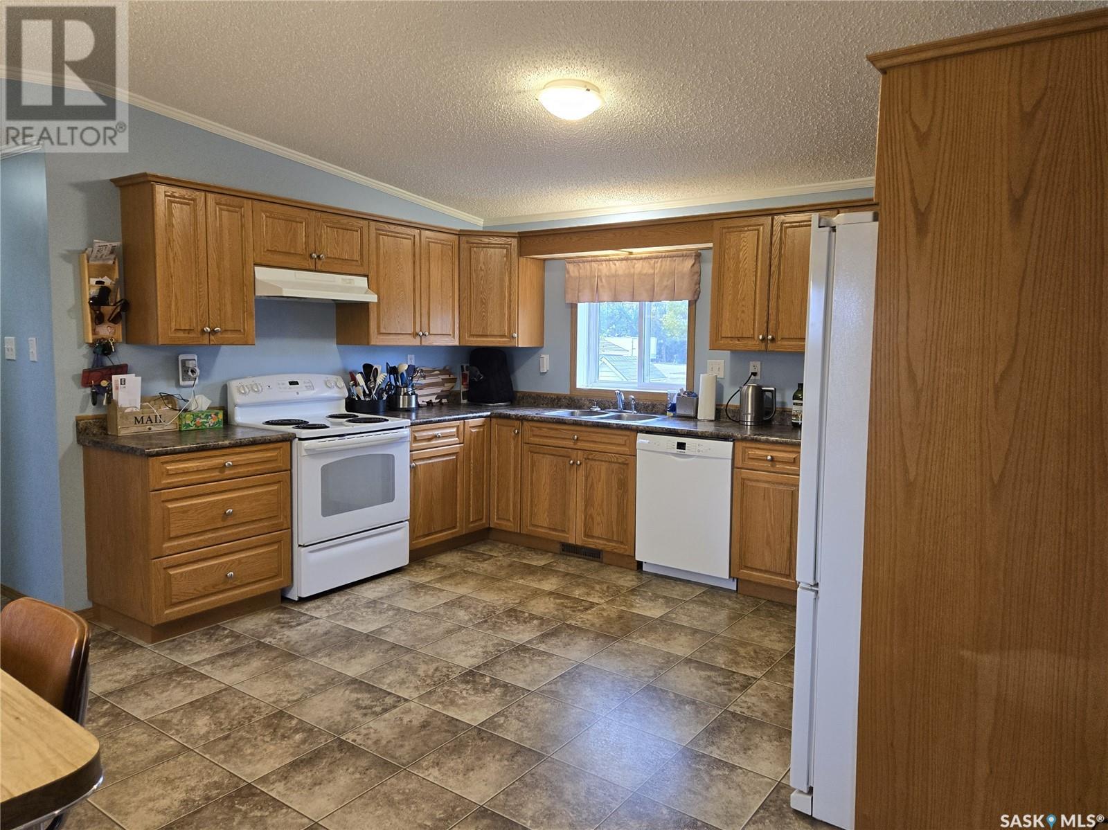 Photo 13 of 112 2nd Avenue, Macrorie SK