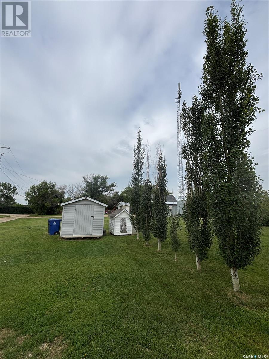 Photo 27 of 112 2nd Avenue, Macrorie SK