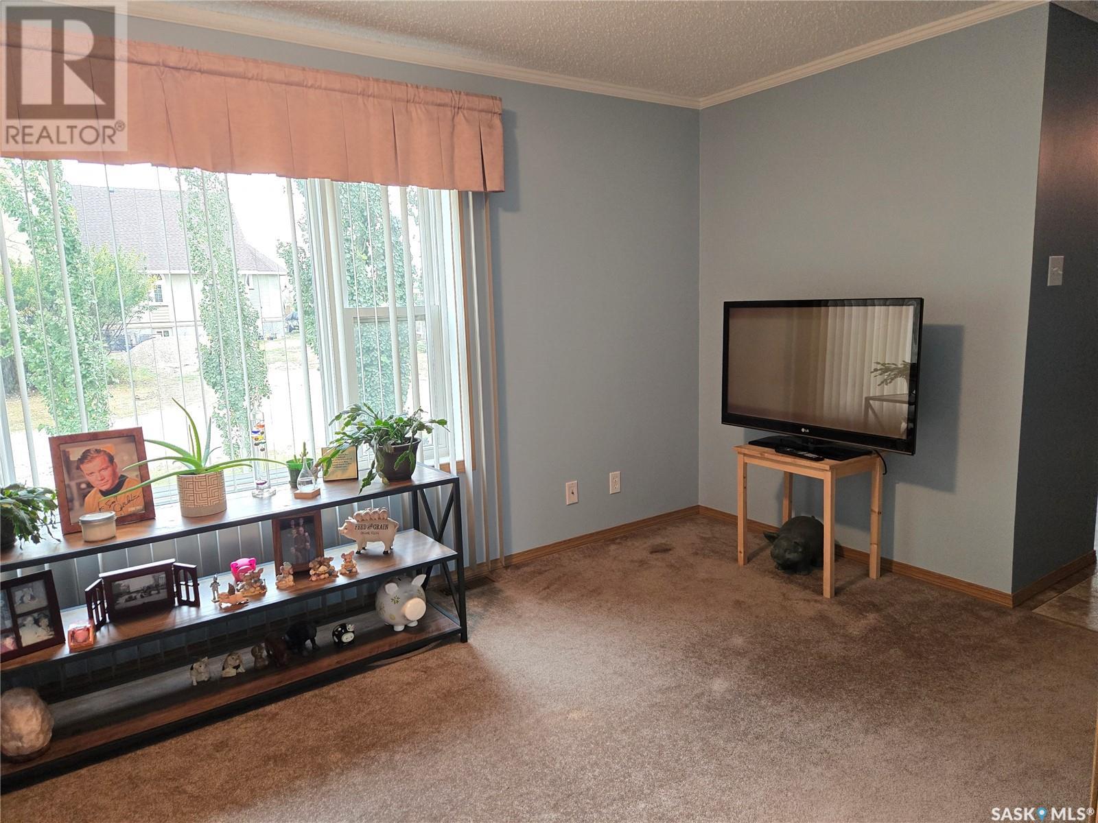 Photo 7 of 112 2nd Avenue, Macrorie SK
