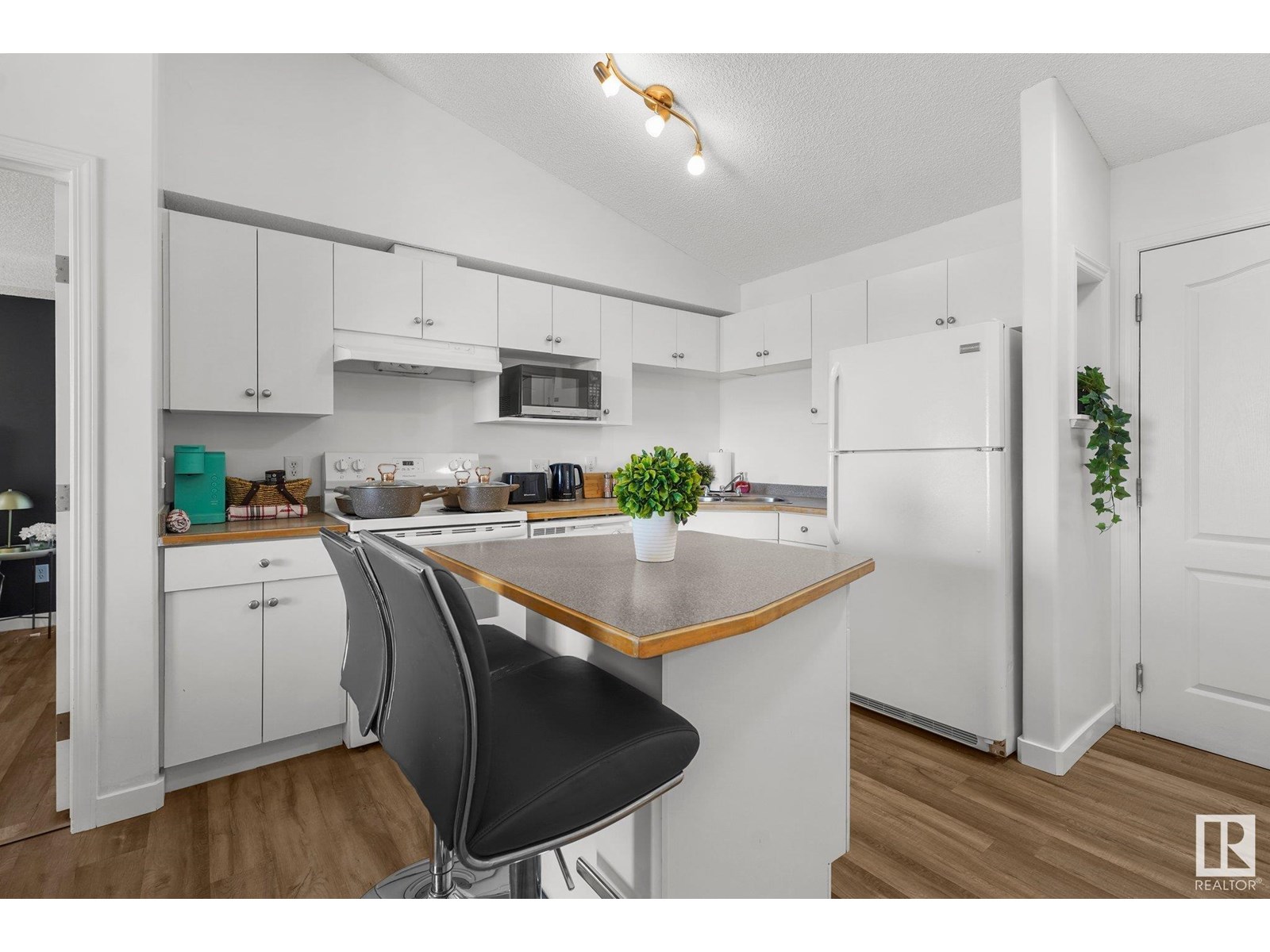 Photo 16 of 502 7511 171 St Nw, Edmonton AB