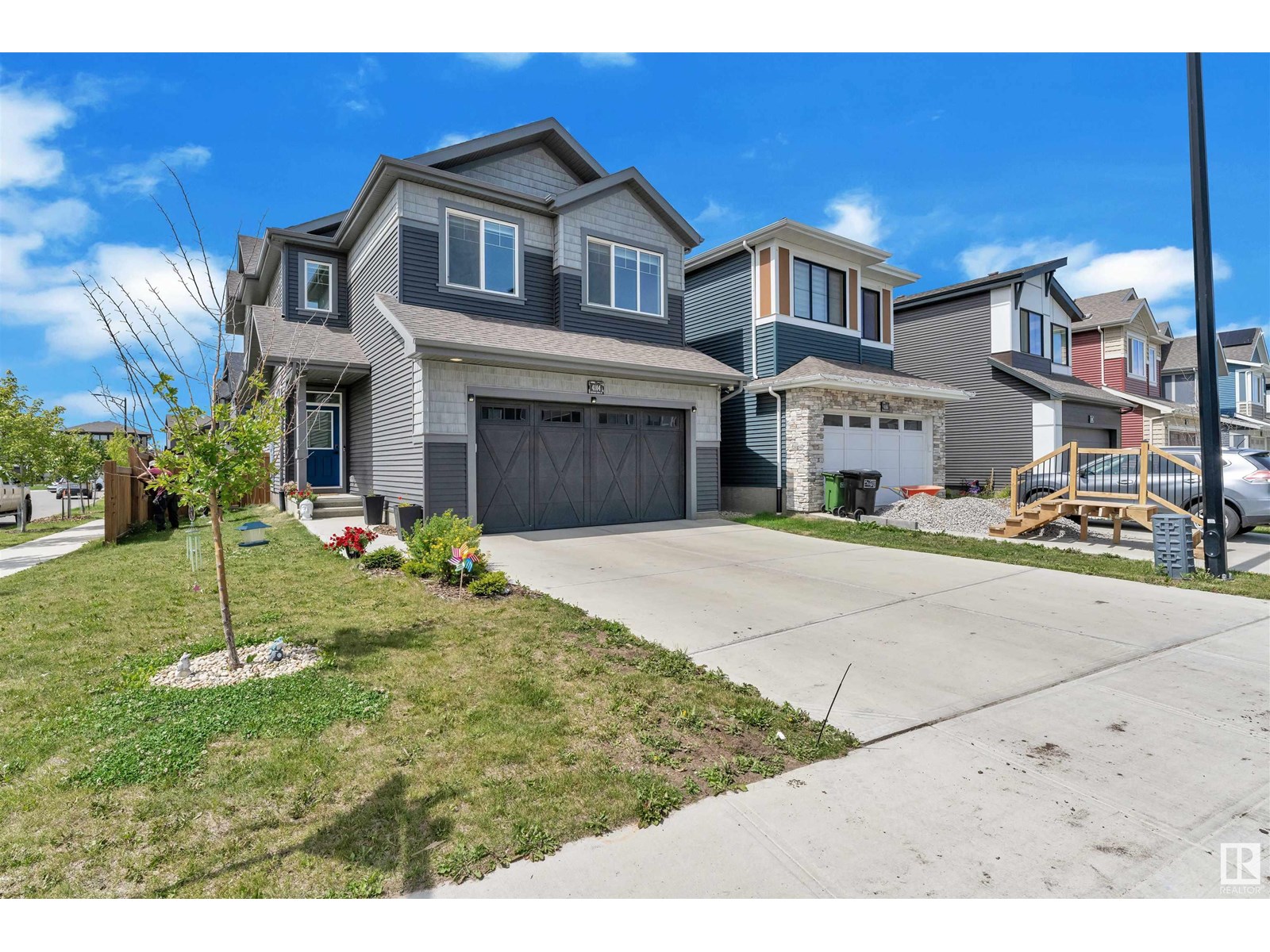 Photo 2 of 4104 Hawthorn Co Sw, Edmonton AB