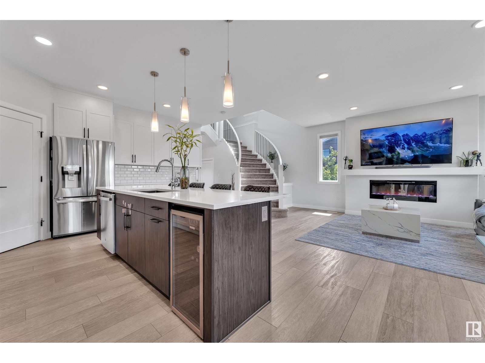 Photo 7 of 4104 Hawthorn Co Sw, Edmonton AB