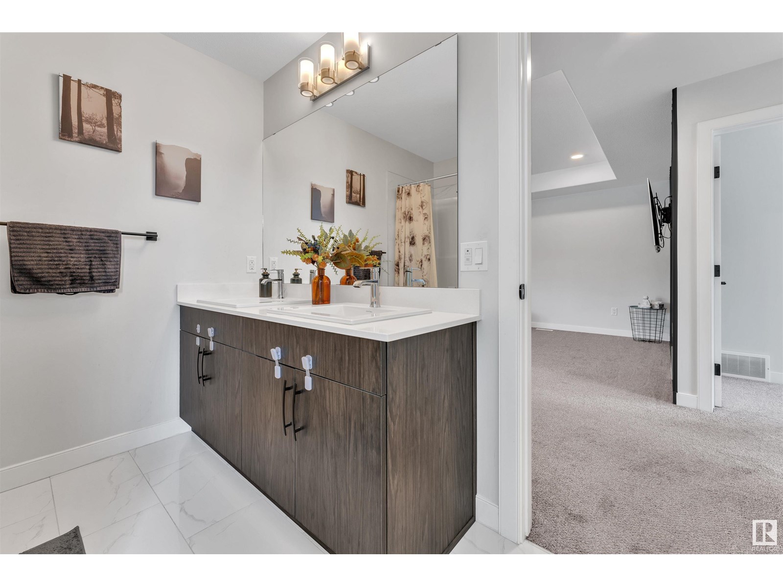 Photo 9 of 4104 Hawthorn Co Sw, Edmonton AB