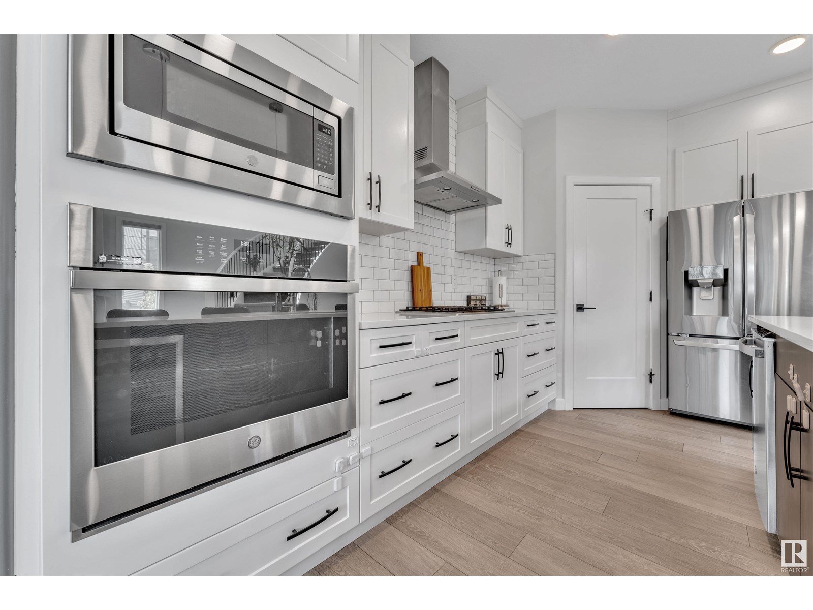 Photo 13 of 4104 Hawthorn Co Sw, Edmonton AB