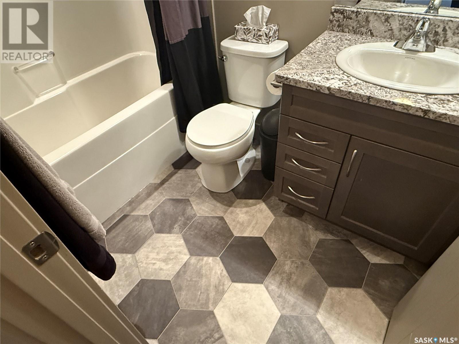 Photo 8 of 122 121 Willowgrove Crescent, Saskatoon SK