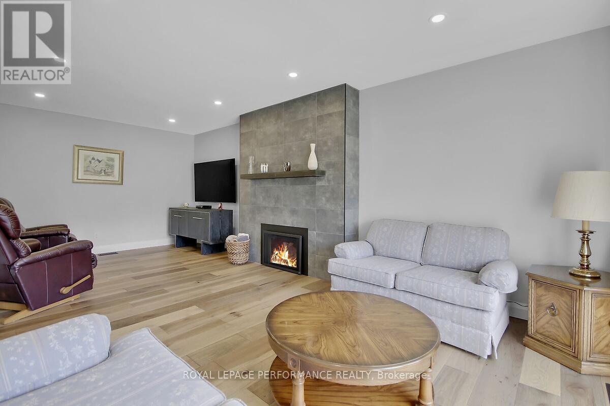 Photo 14 of 6343 Viseneau Drive, Ottawa ON