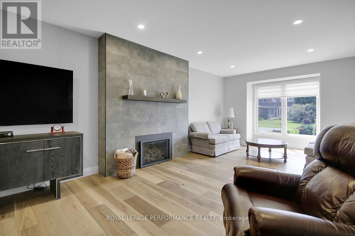 Photo 13 of 6343 Viseneau Drive, Ottawa ON