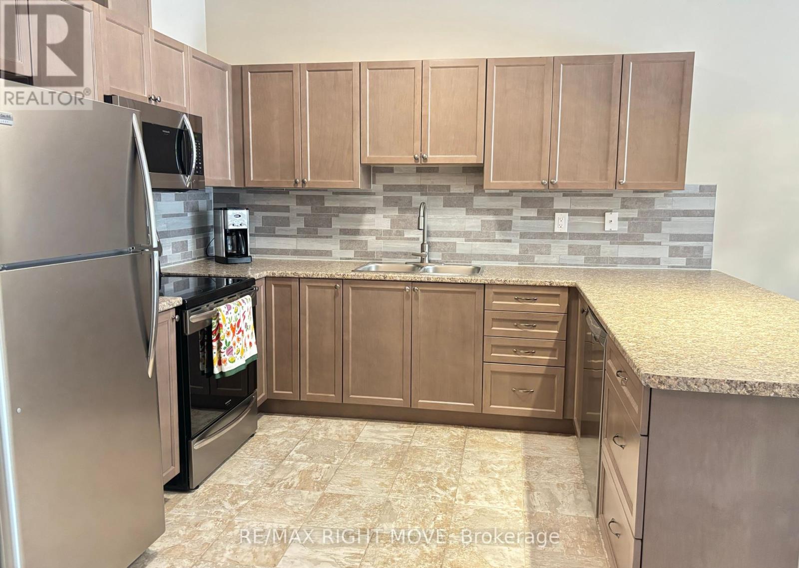 Photo 11 of 128 Lily Drive, Orillia ON