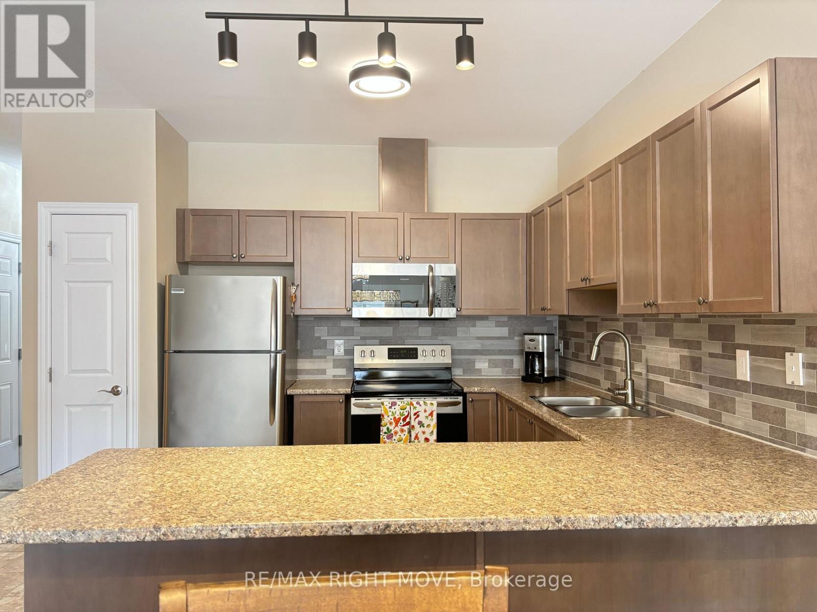 Photo 15 of 128 Lily Drive, Orillia ON