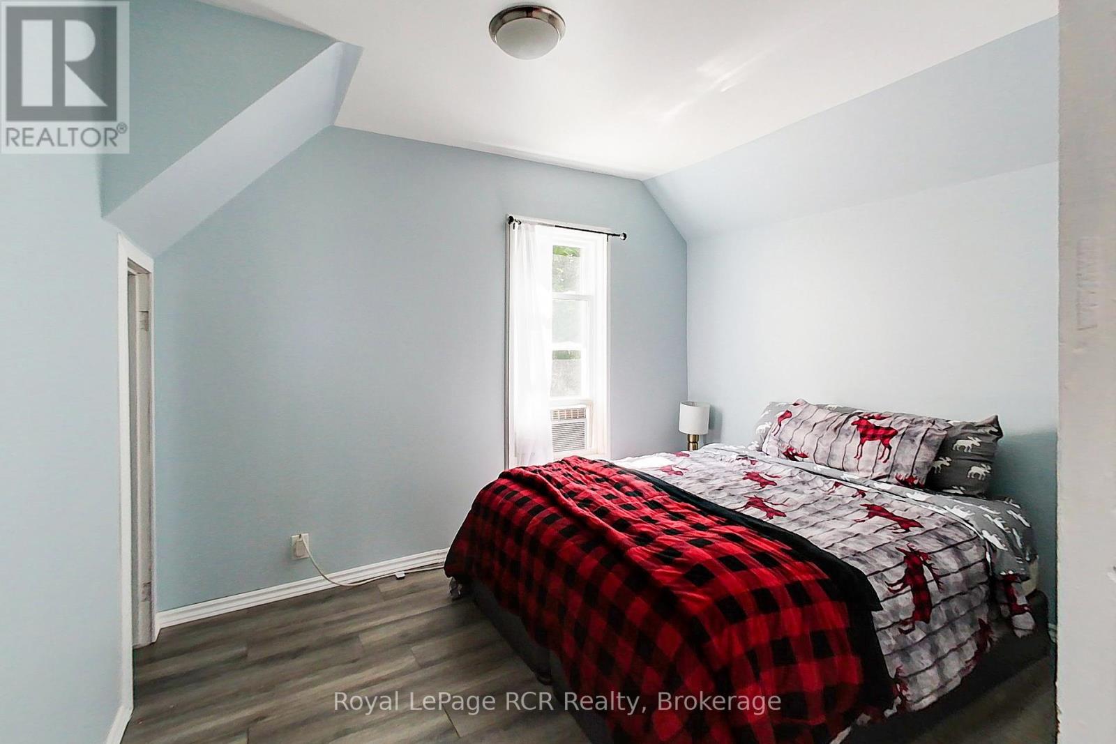 Photo 13 of 2245 3rd Avenue E, Owen Sound ON