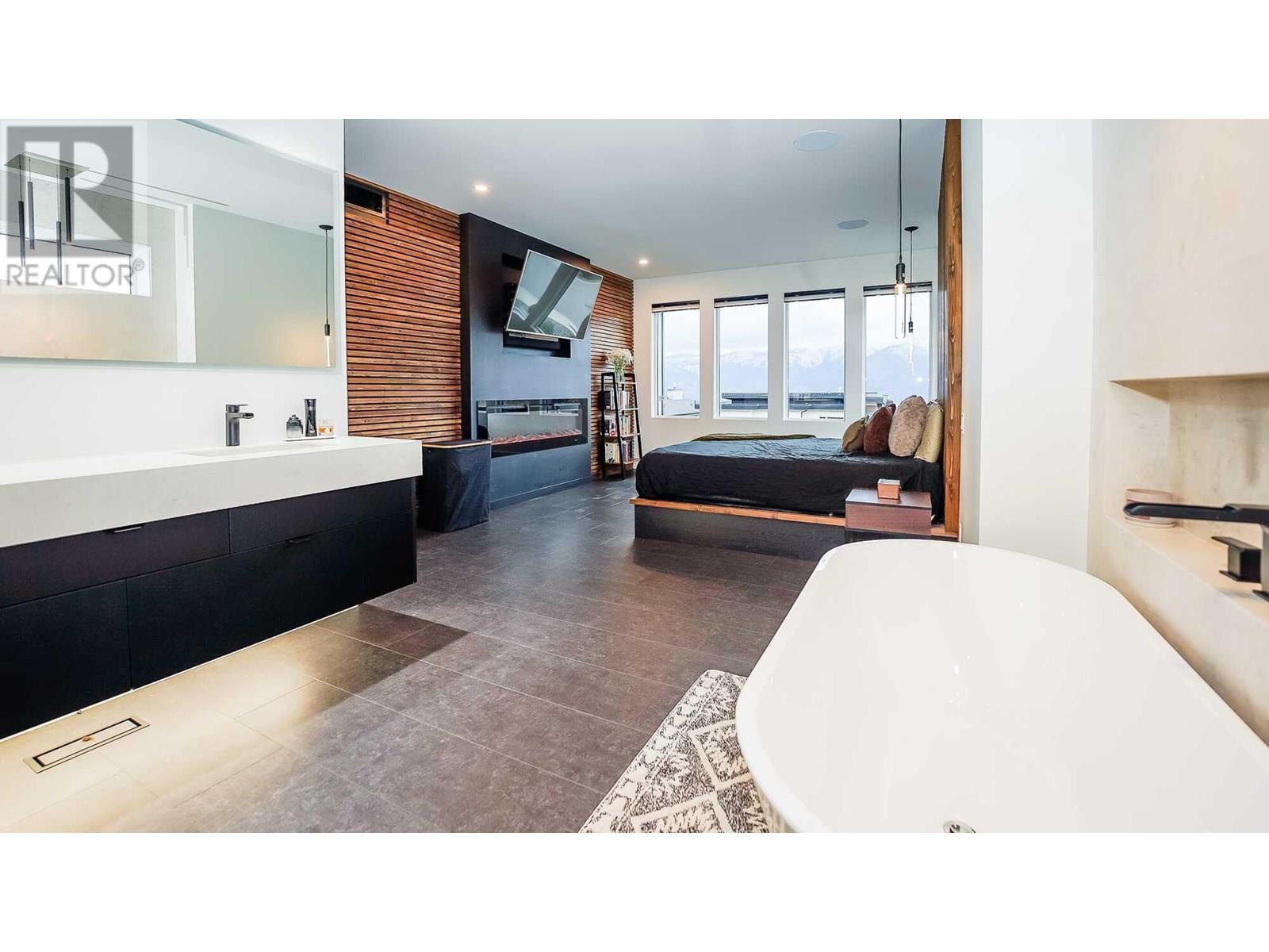  9499 Ledgestone Road, Lake Country