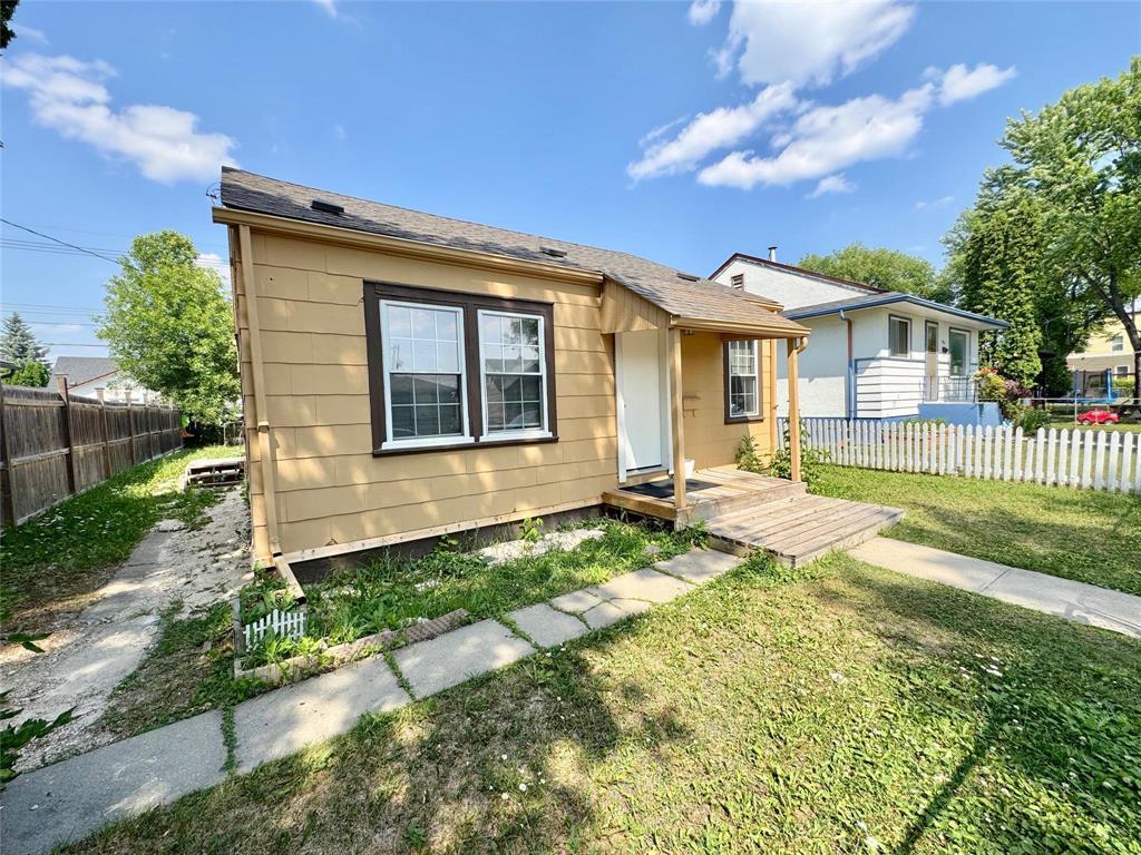 Photo 2 of 687 Atlantic Avenue, Winnipeg MB