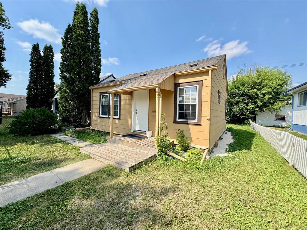 Photo 3 of 687 Atlantic Avenue, Winnipeg MB