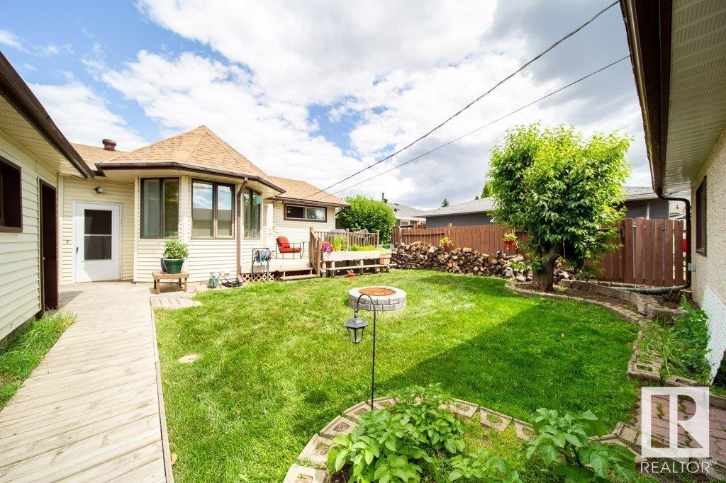 Photo 13 of 15629 83 Av Nw, Edmonton AB