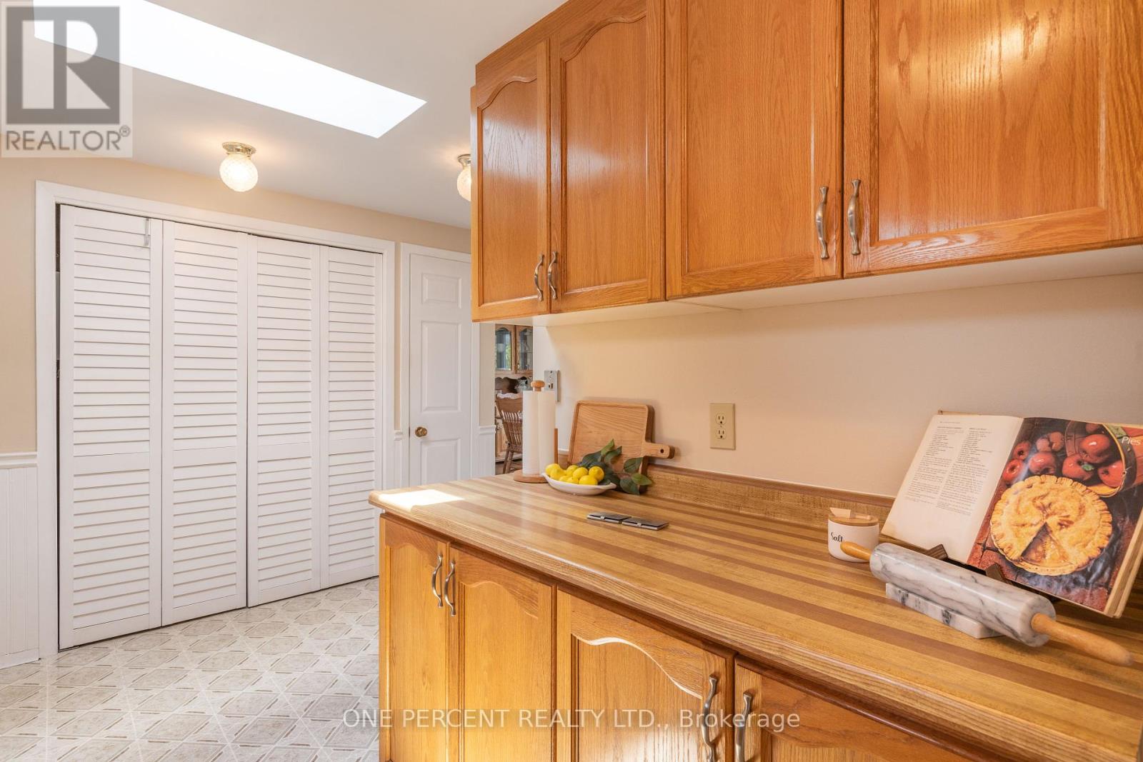Photo 15 of 41 Damsel Circle, Georgina ON