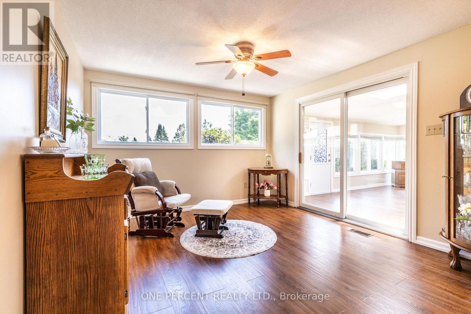 Photo 19 of 41 Damsel Circle, Georgina ON