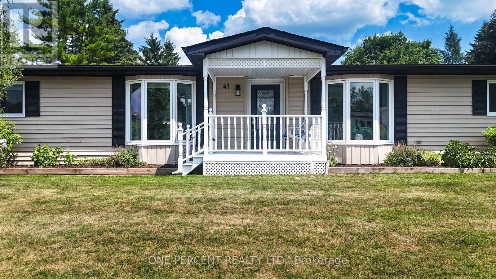 Photo 2 of 41 Damsel Circle, Georgina ON