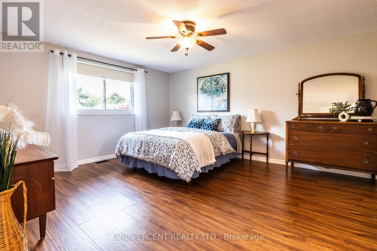 Photo 22 of 41 Damsel Circle, Georgina ON
