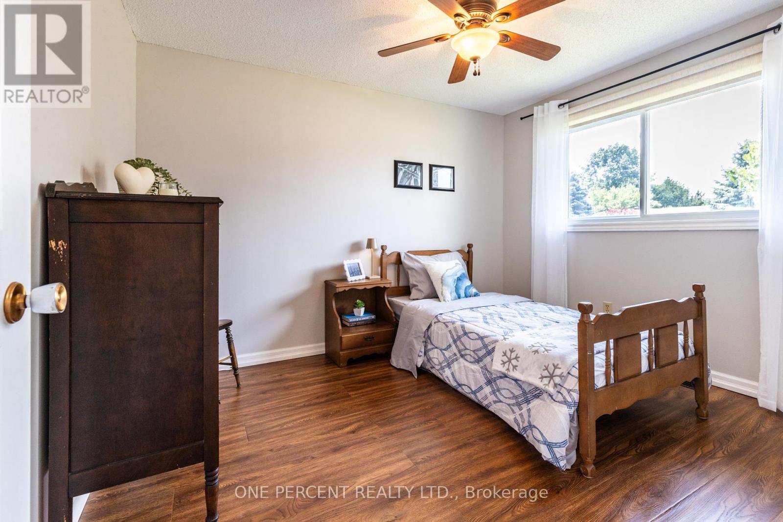 Photo 28 of 41 Damsel Circle, Georgina ON
