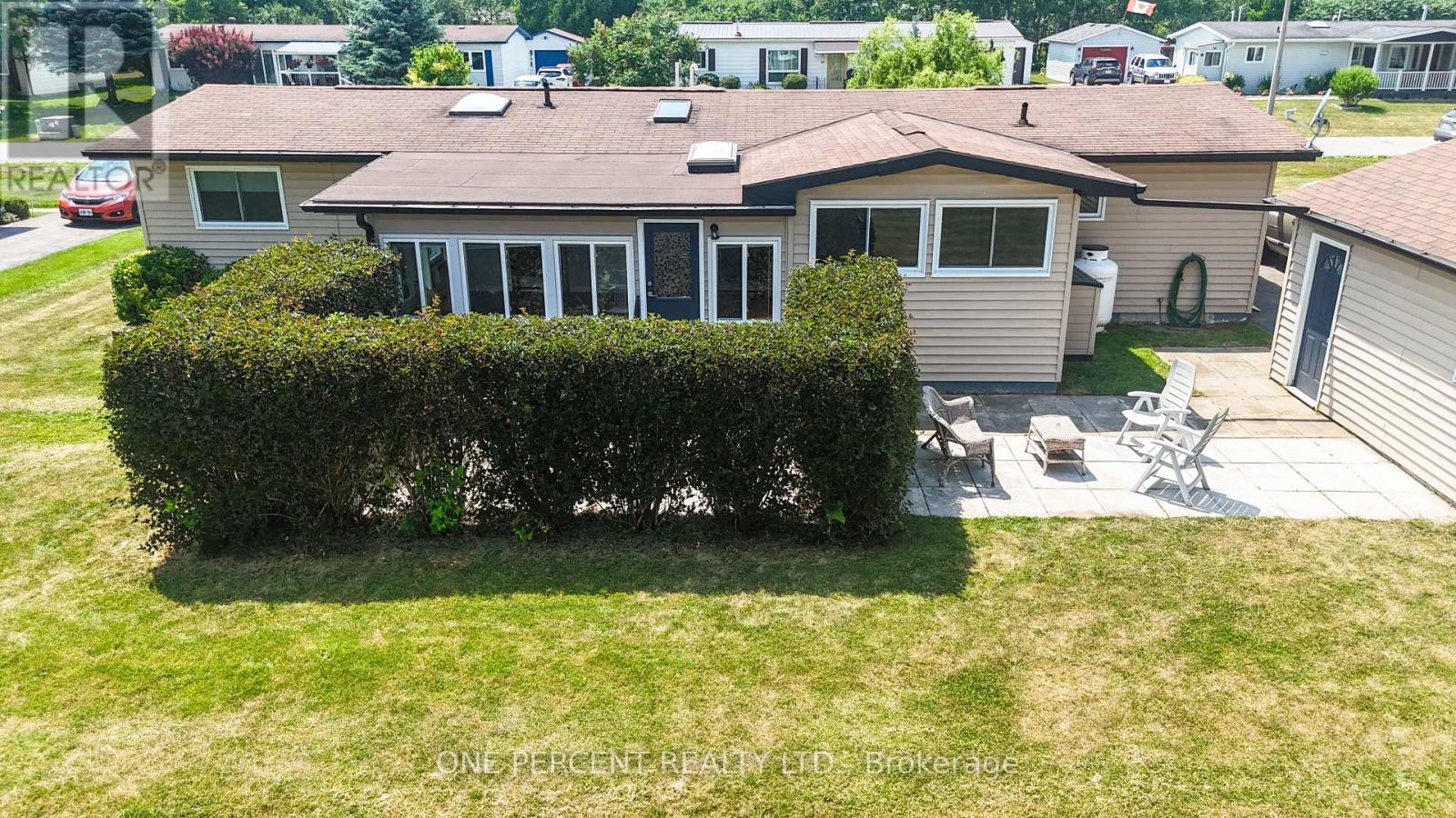 Photo 36 of 41 Damsel Circle, Georgina ON