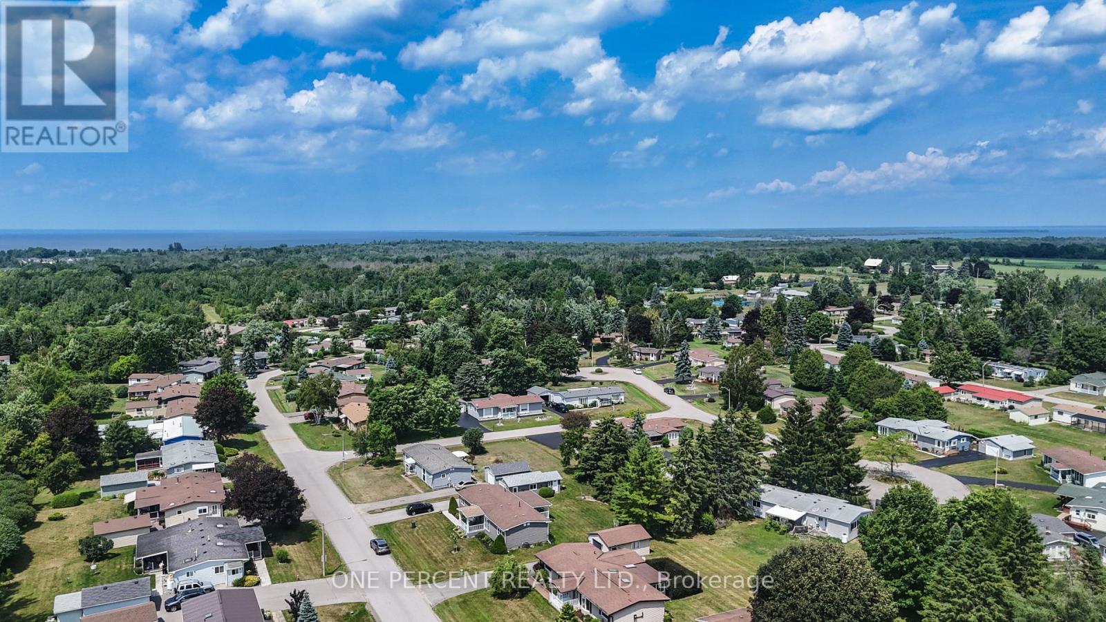 Photo 42 of 41 Damsel Circle, Georgina ON