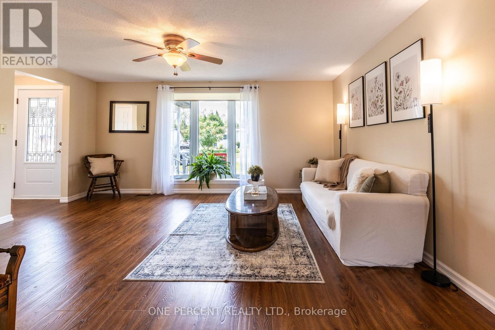Photo 8 of 41 Damsel Circle, Georgina ON